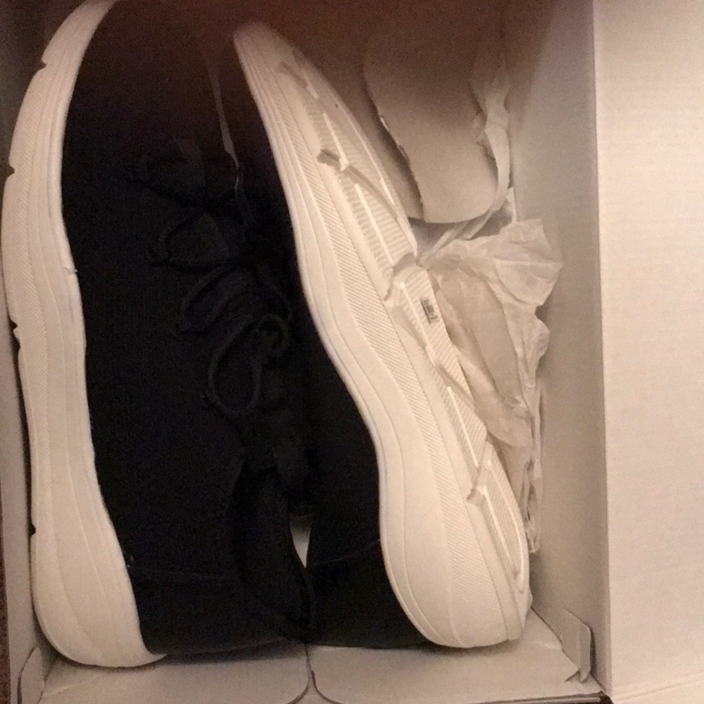 Brand new black and white sneakers from Torrid
